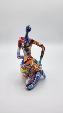 Femme « Street Art » (jambe droite sur gauche) version 2