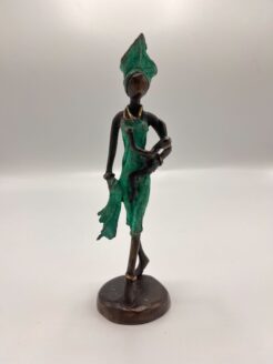 Statue verte africaine de la mère et de l'enfant