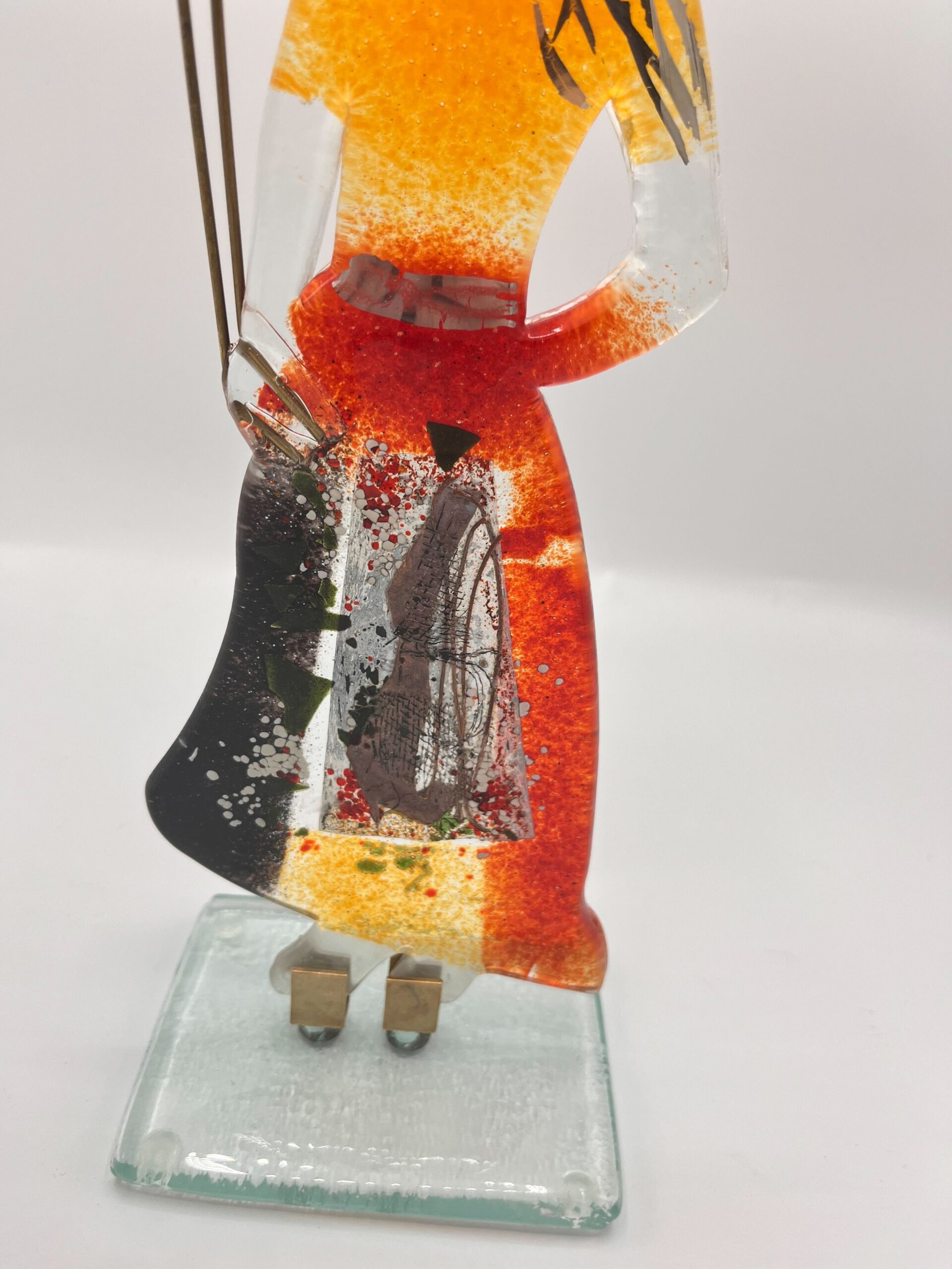 Fille de verre avec ballon - Rouge et noir – Image 2