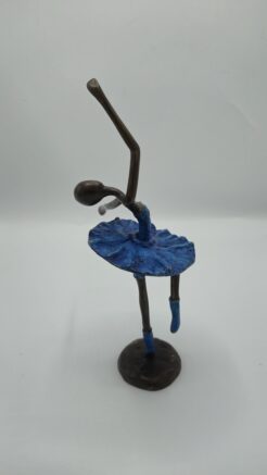 Statue de ballerine en bronze – figure féminine en pose de danse avec patine bleue (25 cm)