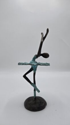 Statue de ballerine en bronze – figure féminine en pose de danse avec patine turquoise (20 cm)