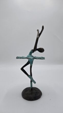 Bronzen beeld ballerina – vrouwfiguur in danshouding met turquoise patina (20 cm)