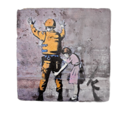 Banksy Tuile ‘Girl Frisking Soldier’