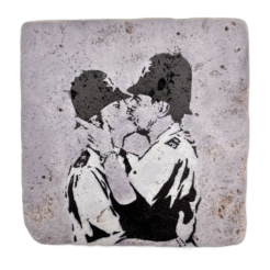Banksy Tuile ‘Kissing Coppers’