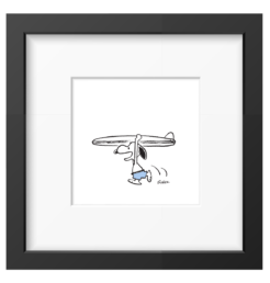 Snoopy portant une planche de surf sur la tête et vêtu d'un maillot de bain bleu, tirage Peanuts encadré dans un cadre noir